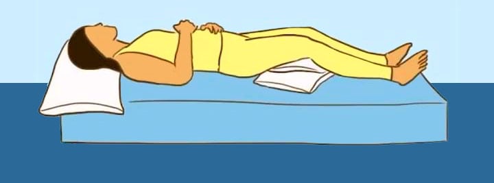 Position pour dormir avec douleurs premenstruelles et règles